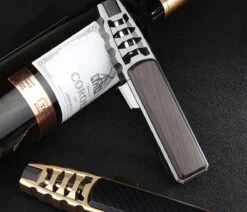 Merkloos Turbo Jetflame Aansteker - Gasbrander - Vuurwerk Torch - Crème Brûlée Brander - BBQ En Sigaren Aansteker - Windproof - Carbon Met Goudkleurige Metalen Behuizing -Barbecue Grill Winkel 1200x1028 5