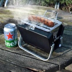 Mikamax Draagbare Mini BBQ - Barbecue - 's Werelds Kleinste Barbecue - Past In Je Broekzak - 18 × 6 × 15,5 Cm - 714 Gram - Mat Zwart -Barbecue Grill Winkel 1200x1200 102