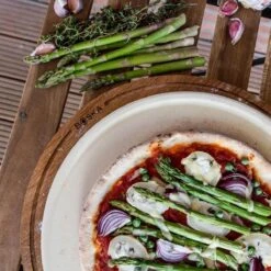 Boska Pizzaplank Friends L - BBQ Accessoires - Eikenhout - Handige Opvanggeul - Ø 34 Cm -Barbecue Grill Winkel 1200x1200 550