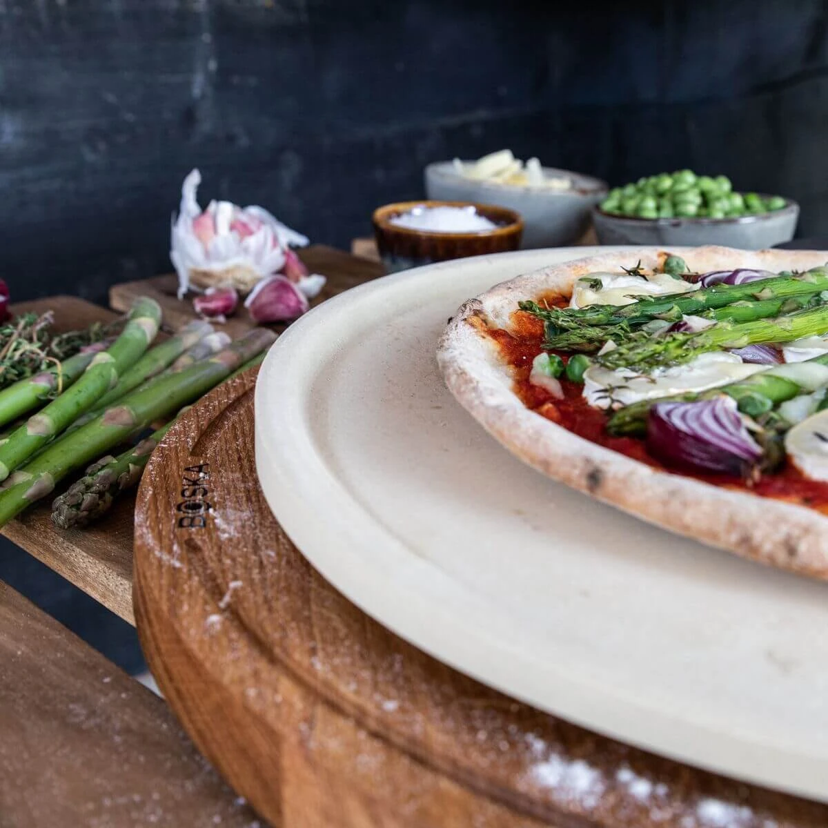 Boska Pizzasteen Deluxe - Voor Oven & BBQ - Knapperige Pizza's - Ø 29.5 Cm - BBQ Accessoires 14 Boska Pizzasteen Deluxe - Voor Oven & BBQ - Knapperige Pizza's - Ø 29.5 Cm - BBQ Accessoires - Afbeelding 12