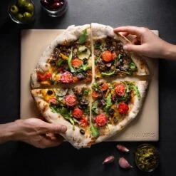 Navaris Pizzasteen XL Voor Oven En Barbecue - Rechthoekige Pizzaplaat 38 X 30 Cm - Inclusief Pizzaschep Met Extra Lang Handvat En Receptenboek -Barbecue Grill Winkel 1200x1200 843