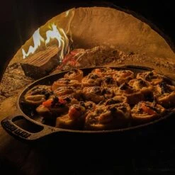 Valhal Outdoor Skillet / Plancha / Koekenpan - Gietijzer - Diameter 35cm, Twee Handvatten, VH35F 25 Valhal Outdoor Skillet / Plancha / Koekenpan - Gietijzer - Diameter 35cm, Twee Handvatten, VH35F -Barbecue Grill Winkel 1200x1200 887