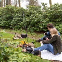 Esschert Design - Driepoot Met Ketting - Haardvuur Accessoires - Staal - Zwart -Barbecue Grill Winkel 1200x1200 90