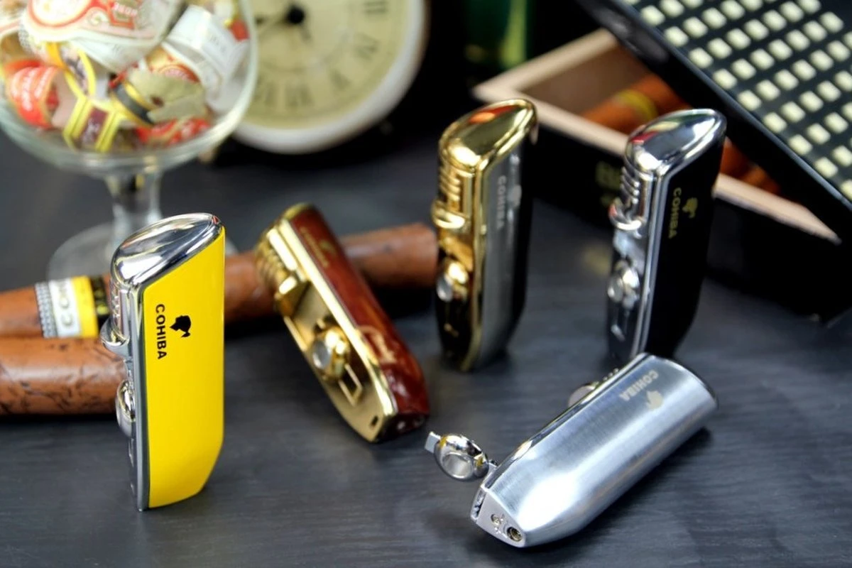 Cohiba® Sigarenaansteker - Sigarenboor - Sigaren - Sigaar - Cohiba Aansteker - Sigarenboor - Sigaren Accessoires - Sigarenknipper - Sigaar Aansteker - Cohiba - Incl. Luxe Geschenkdoos - Rood 16 Cohiba® Sigarenaansteker - Sigarenboor - Sigaren - Sigaar - Cohiba Aansteker - Sigarenboor - Sigaren Accessoires - Sigarenknipper - Sigaar Aansteker - Cohiba - Incl. Luxe Geschenkdoos - Rood - Afbeelding 14