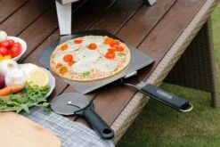 Bighorn Pizzaschep Voor BBQ En Oven-Inklapbare Handgreep -Pizzasnijder- Edelstaal -geschikt Als Broodschep En Ovenschep - SRPT01 -Barbecue Grill Winkel 1200x800 67