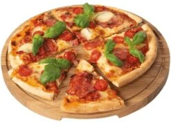 Boska Pizzaplank Friends L - BBQ Accessoires - Eikenhout - Handige Opvanggeul - Ø 34 Cm -Barbecue Grill Winkel 1200x857