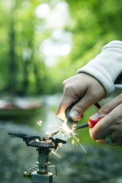 Light My Fire FireSteel Scout Bio Blauw + Noodfluit Milieuvriendelijke Vuurmaker Magnesium Aansteker 9 Light My Fire FireSteel Scout Bio Blauw + Noodfluit Milieuvriendelijke Vuurmaker Magnesium Aansteker -Barbecue Grill Winkel 800x1200 10