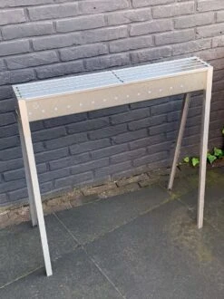 Spiedini Saté-bbq Bali 80 - Saté Houtskoolbarbecue Met Horizontaal Rooster - 80 Cm Lang, 11 Cm Breed - Materiaal: Gealuminiseerd Ijzer -Barbecue Grill Winkel 899x1200 2